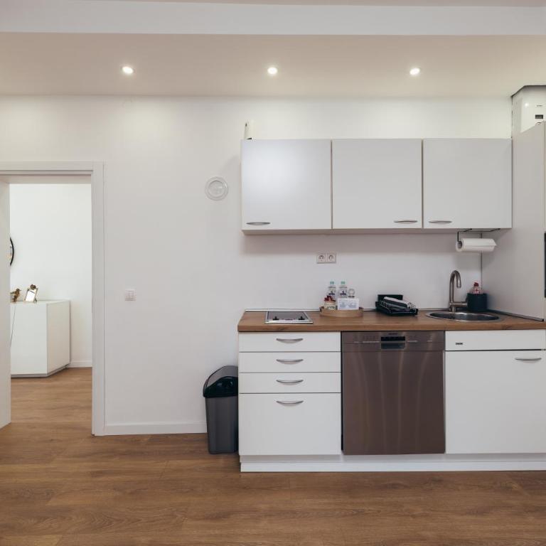 Cosy Urban Studio - One-Bedroom Apartment - 27
