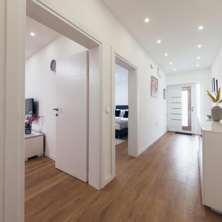 Cosy Urban Studio - One-Bedroom Apartment - 33