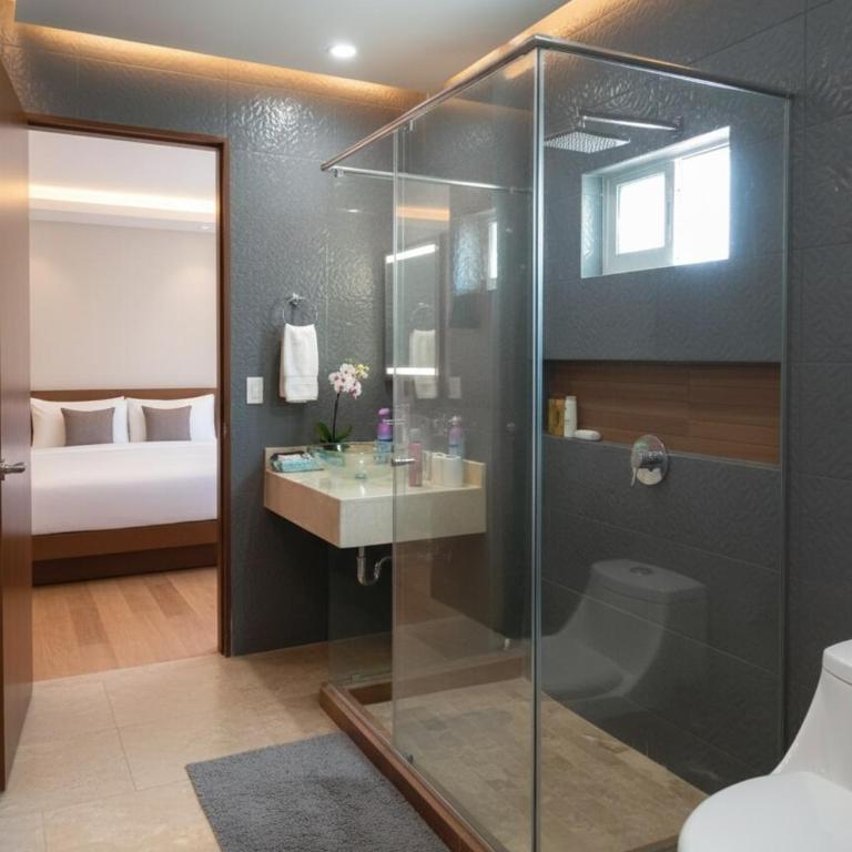 Golden Zone Gem 3-Suite Apt with Parking - Three-Bedroom Apartment - 3