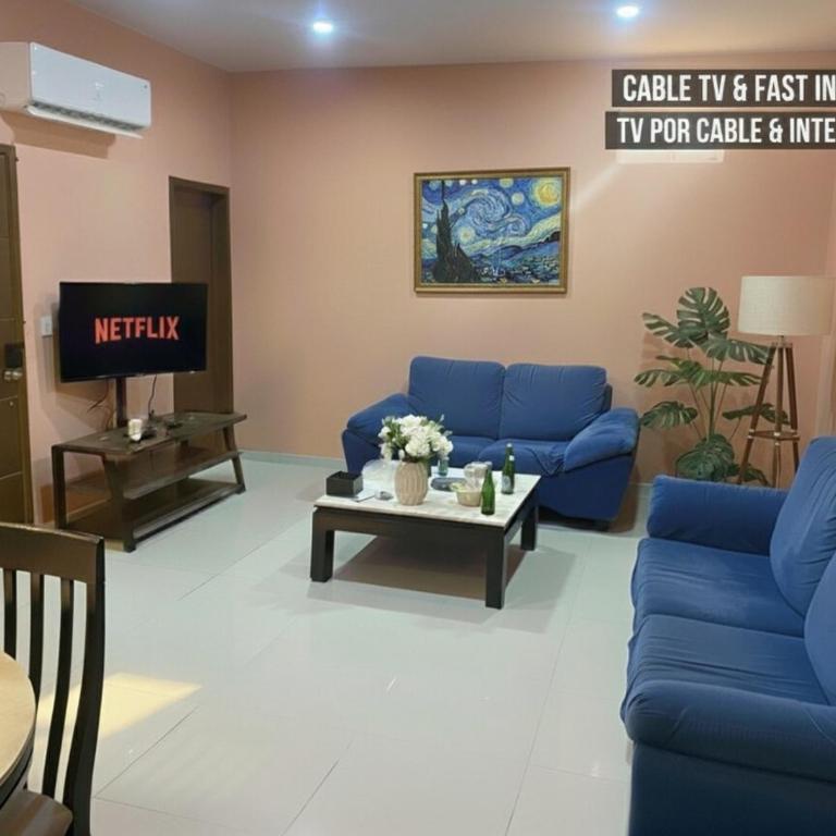 Golden Zone Gem 3-Suite Apt with Parking - Three-Bedroom Apartment - 5