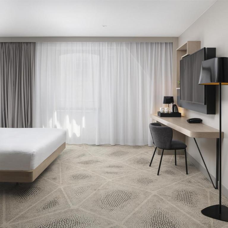 Hilton Garden Inn Paris La Villette - Chambre Lit King-Size - Accessible aux Personnes à Mobilité Réduite - 1