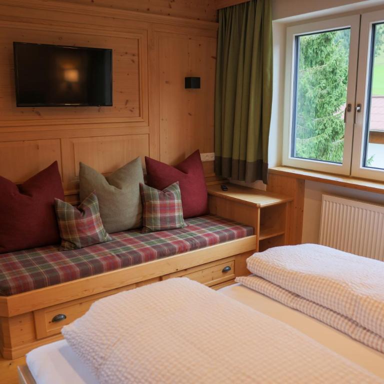 Pension Muggengrat - Doppelzimmer mit Zustellbett - 17
