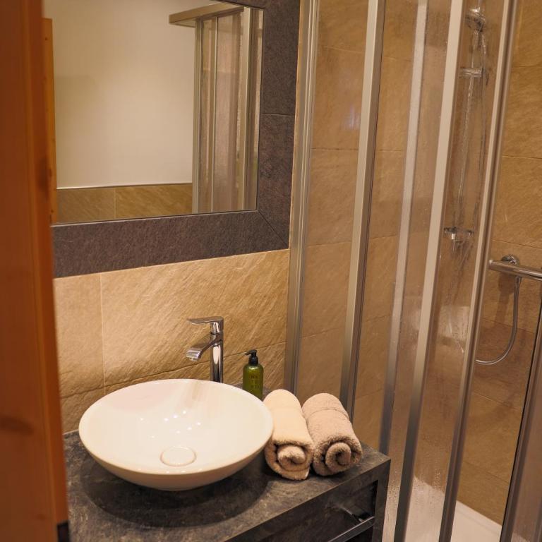 Pension Muggengrat - Doppelzimmer mit Zustellbett - 3