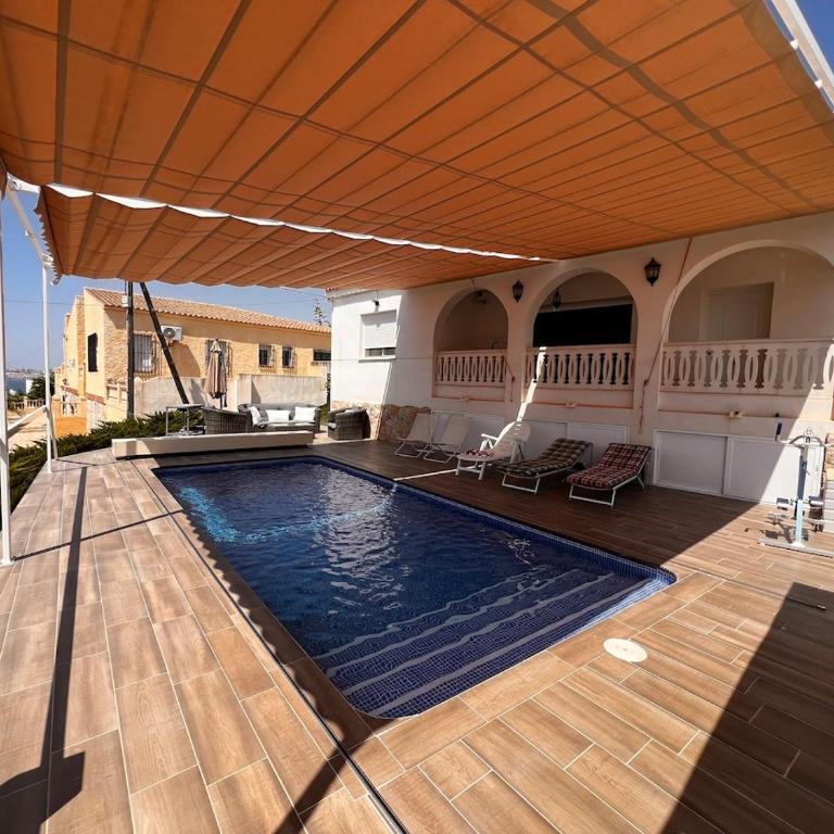 Villa with private pool, only 7 min to the beach - Three-Bedroom House - 3