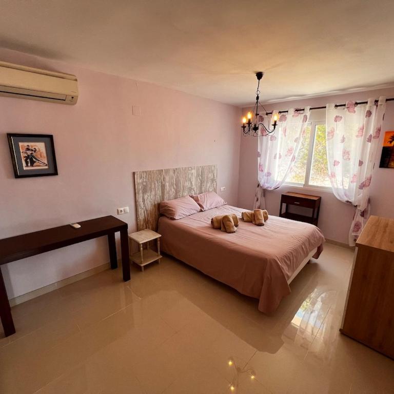 Villa with private pool, only 7 min to the beach - Three-Bedroom House - 9