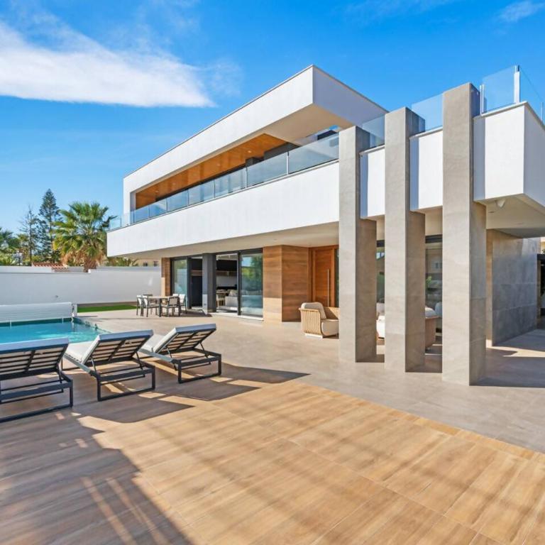 Magnificant luxury villa for 6 - Three-Bedroom Villa - 1