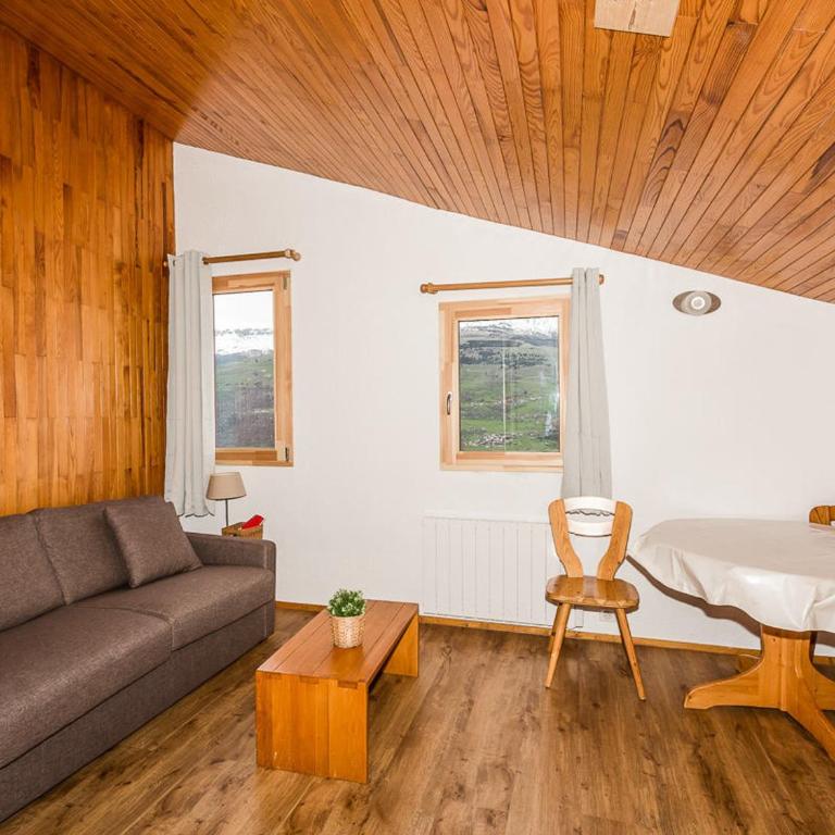 Montchavin: Studio cabine rénové équipé 3/4 pers, parking, proche pistes et commerces - FR-1-329-17 - Studio - 4