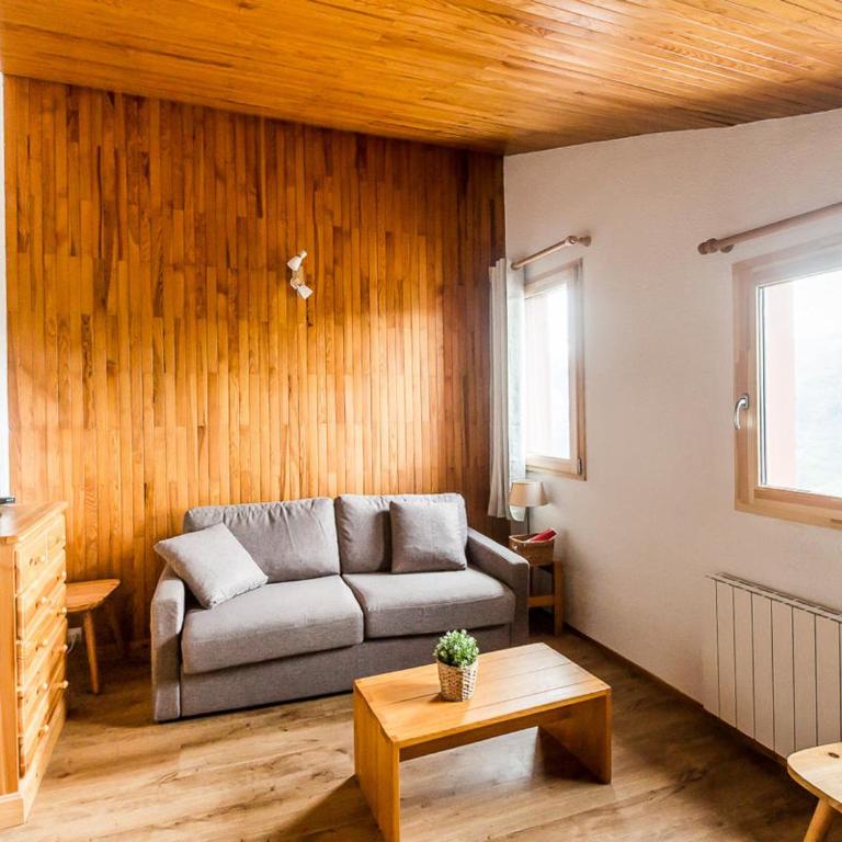 Montchavin: Studio cabine rénové équipé 3/4 pers, parking, proche pistes et commerces - FR-1-329-17 - Studio - 8