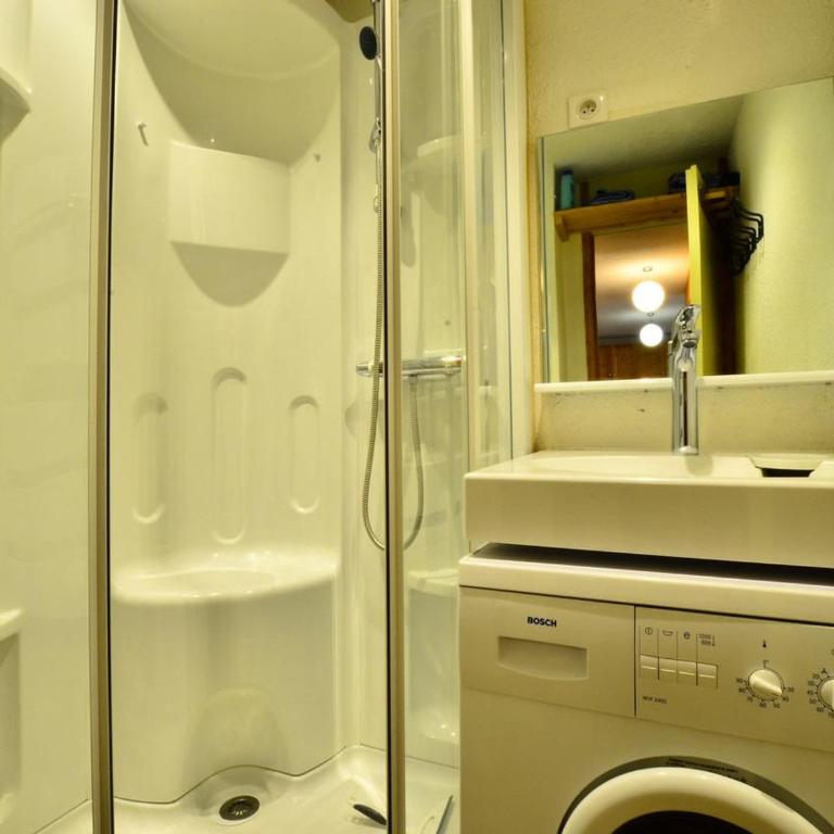 Charmant 2 pièces pour 5 pers. à 1 min. des pistes, balcon exposé Sud/Ouest, Wi-Fi et parking gratuit - FR-1-329-55 - Appartement (5 Adultes) - 4