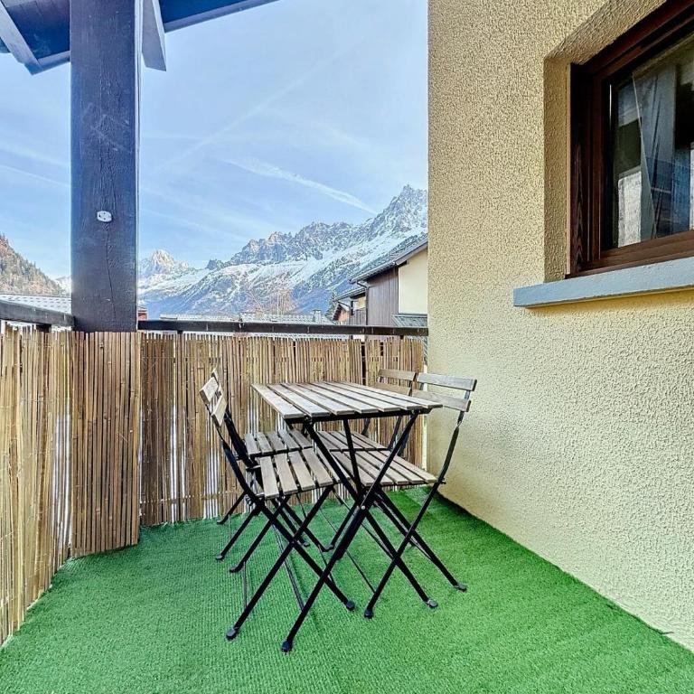 Modern 2BR Apt with Mountain Views & Private Parking - Appartement 2 Chambres Deluxe avec Balcon - 10