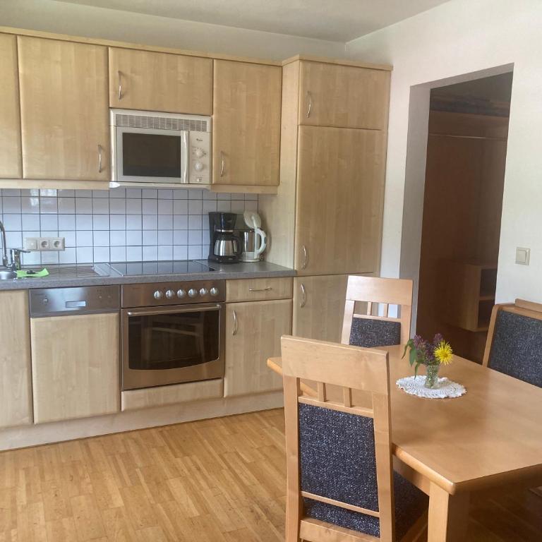 Gästehaus Hartweger - Apartment mit 2 Schlafzimmern und Balkon - 2