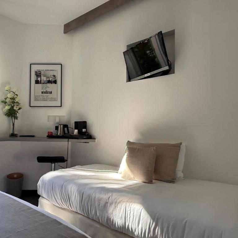 Ideal Sejour Cannes - Hôtel de Charme - Chambre Triple Supérieure – Vue sur Jardin - 4