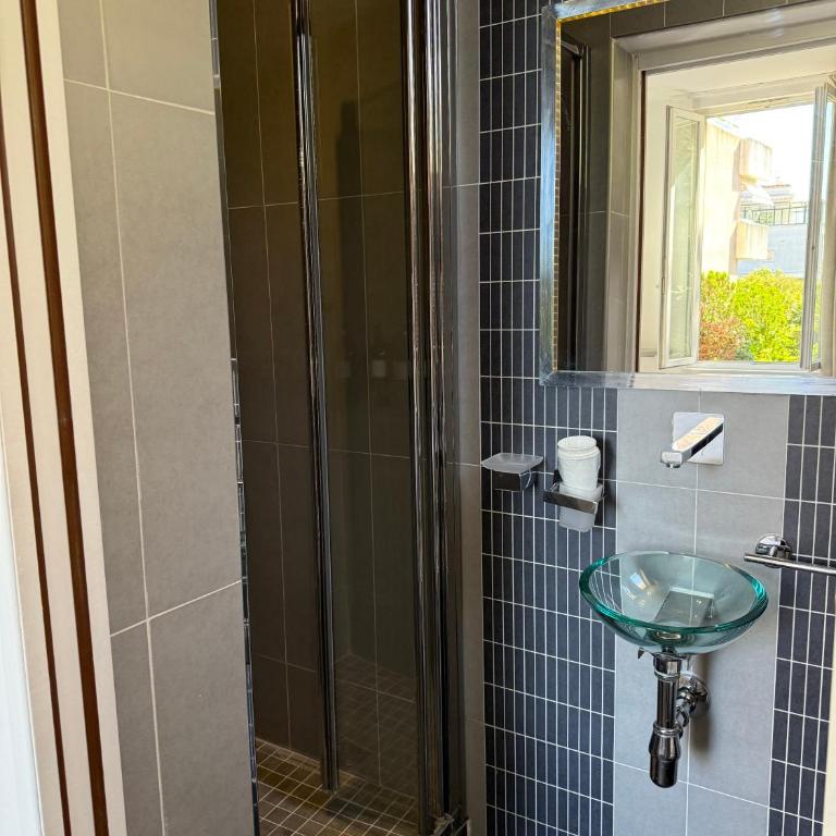 Ideal Sejour Cannes - Hôtel de Charme - Chambre Triple Supérieure – Vue sur Jardin - 6