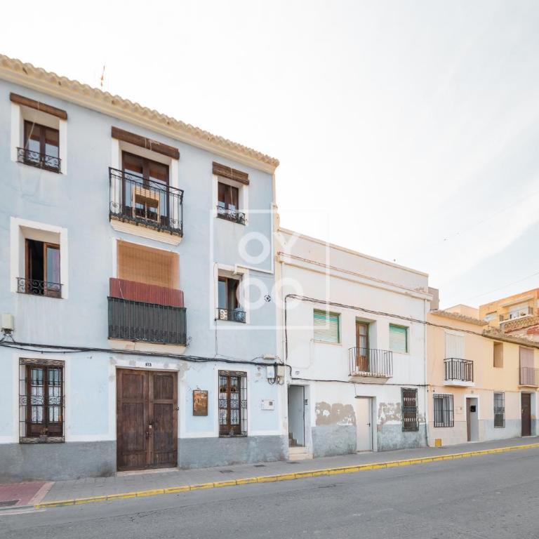 Luz del Faro, apartment in historic townhouse with sea view - by OYOOSTAYS - Two-Bedroom Apartment with Sea View - 4