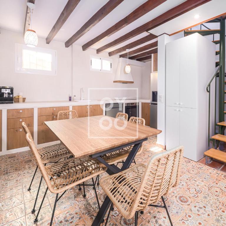 Luz del Faro, apartment in historic townhouse with sea view - by OYOOSTAYS - Two-Bedroom Apartment with Sea View - 5