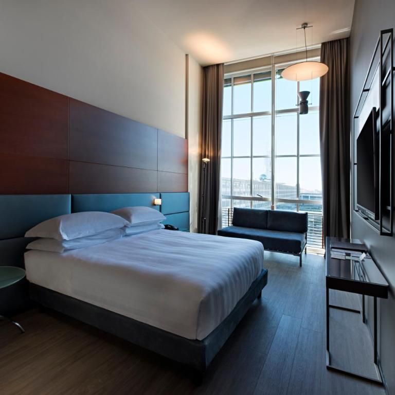 DoubleTree by Hilton Turin Lingotto - Camera Comfort con 1 Letto King Size e 1 Divano - 3