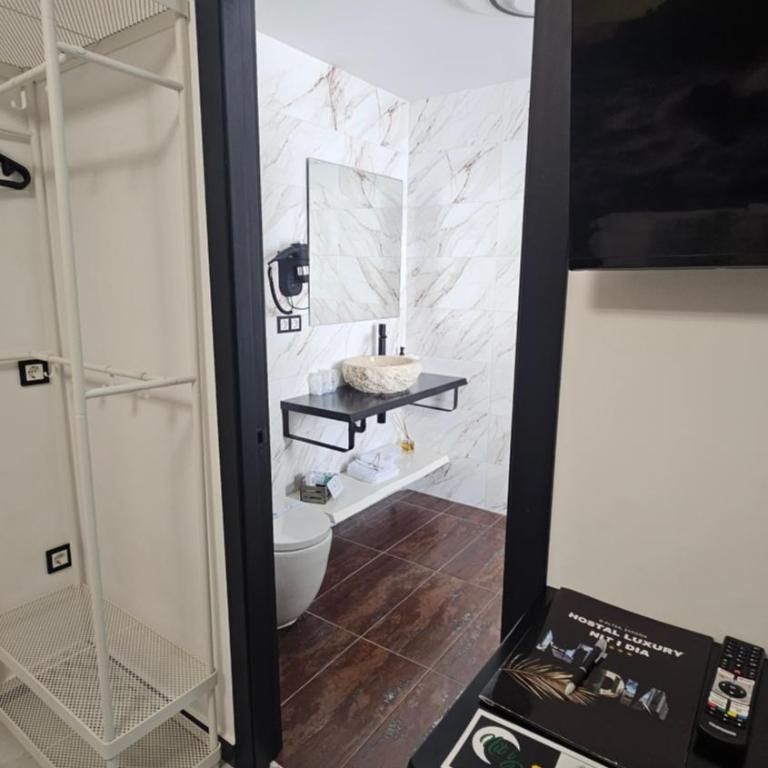 HOSTAL LUXURY NIT I DIA - Habitación Doble con baño privado - 10