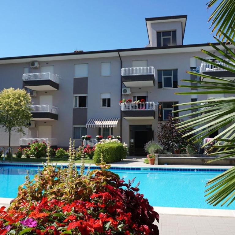Enjoy the pool at our cozy flat - Appartamento - 13
