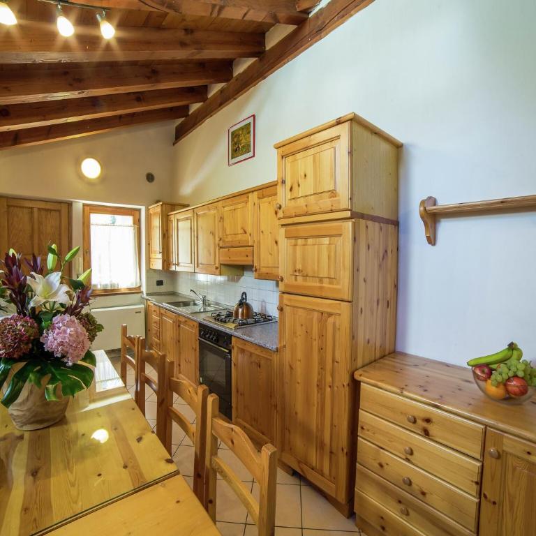 Apartment with Fireplace - Four-Bedroom Apartment - 12