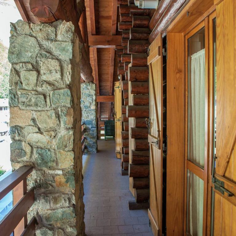 Apartment with Fireplace - Four-Bedroom Apartment - 21