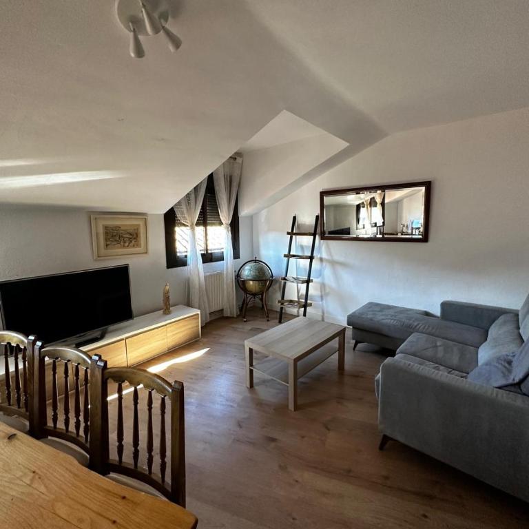 Piso muy amplio en el centro de Toledo de 4 habitaciones - Apartamento - 1
