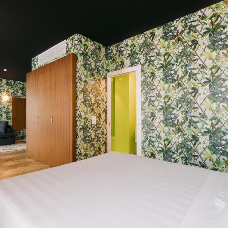 Collini Rooms, WorldHotels Crafted - King Suite with Living Room and Sofa - Non-Smoking - 2