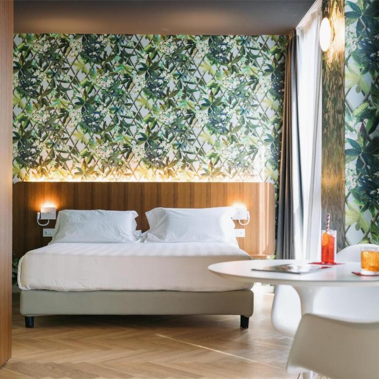 Collini Rooms, WorldHotels Crafted - King Suite with Living Room and Sofa - Non-Smoking - 3