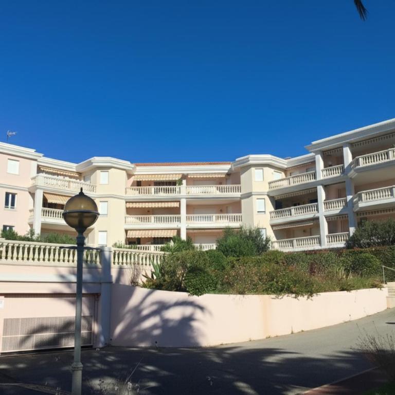 Appartement lumineux avec terrasse & piscine - Appartamento con 1 Camera da Letto - 13