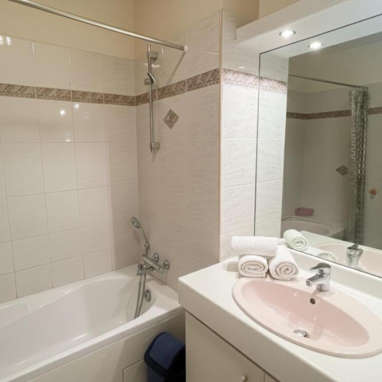 Appartement lumineux avec terrasse & piscine - Appartamento con 1 Camera da Letto - 10