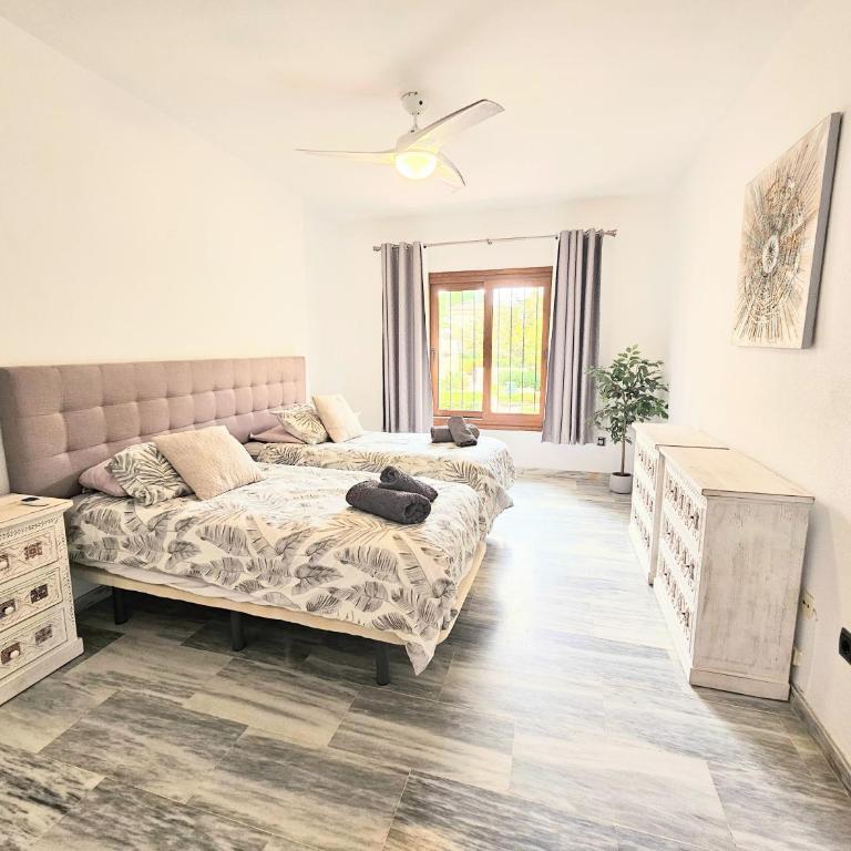 Monte Duquesa large 2 bed ground floor, close to Port and Beach with communal pool - Apartamento de 2 dormitorios - 21