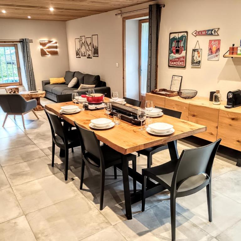 Chez Léon Jacuzzi et sauna - Three-Bedroom Apartment - 10