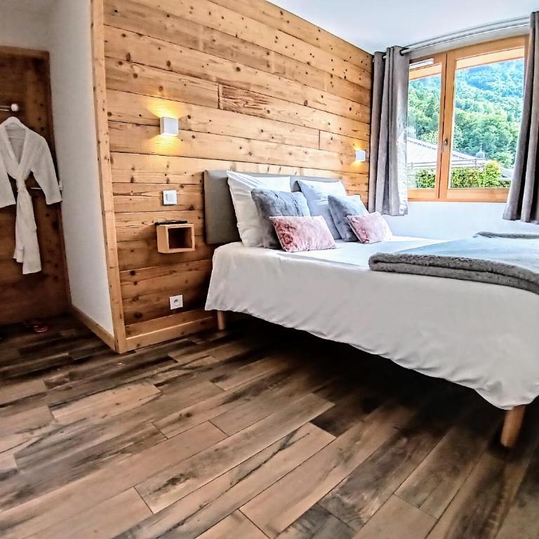 Chez Léon Jacuzzi et sauna - Three-Bedroom Apartment - 13