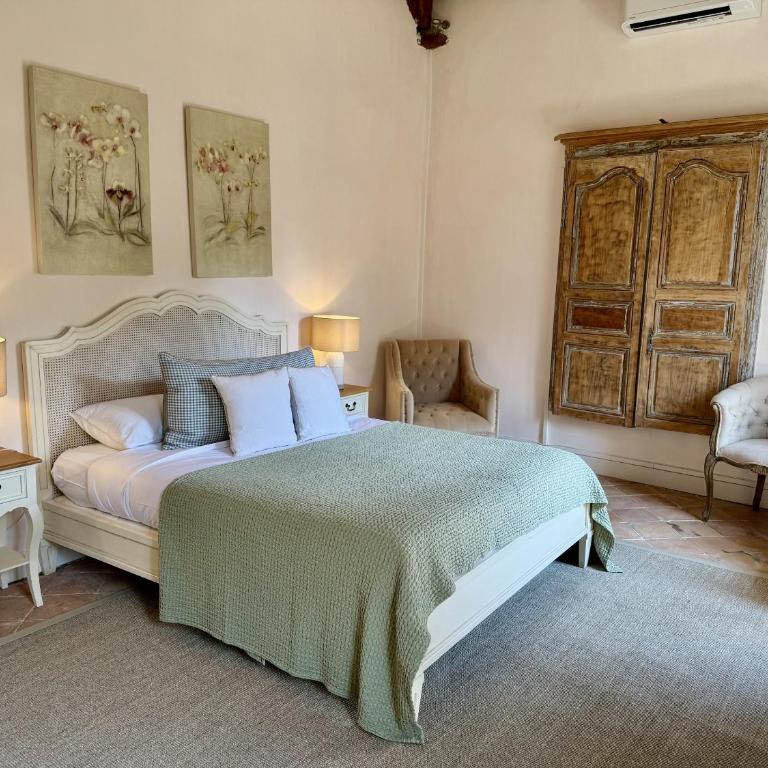 Château Saint Perret - Chambre Lit King-Size - Vue sur Jardin - 5