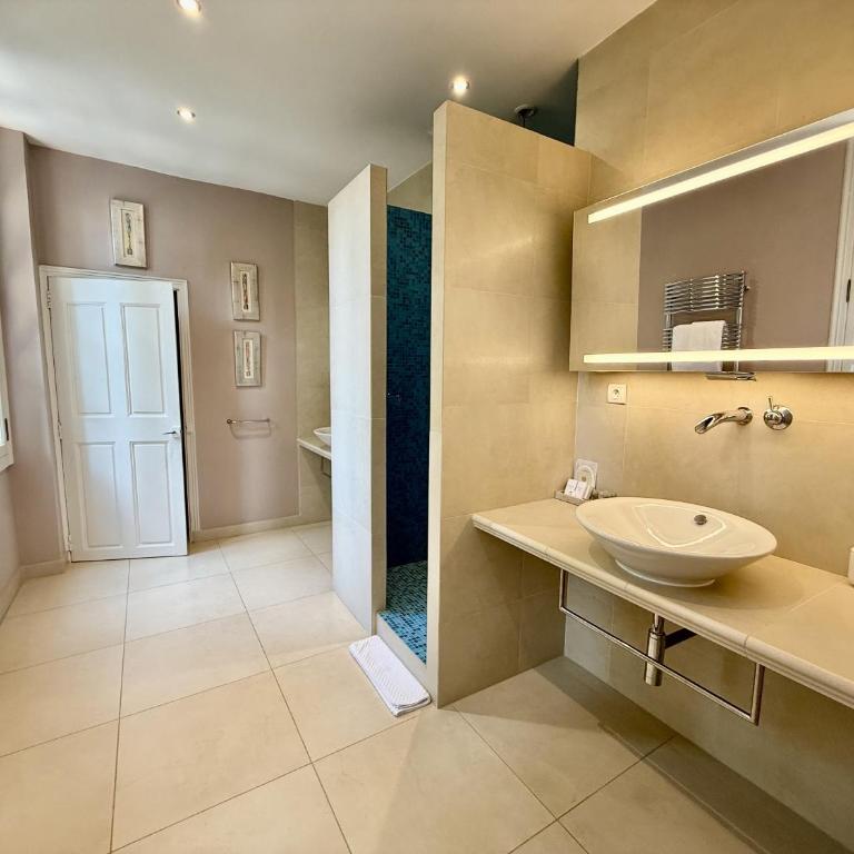 Château Saint Perret - Chambre Lit King-Size Supérieure - 9