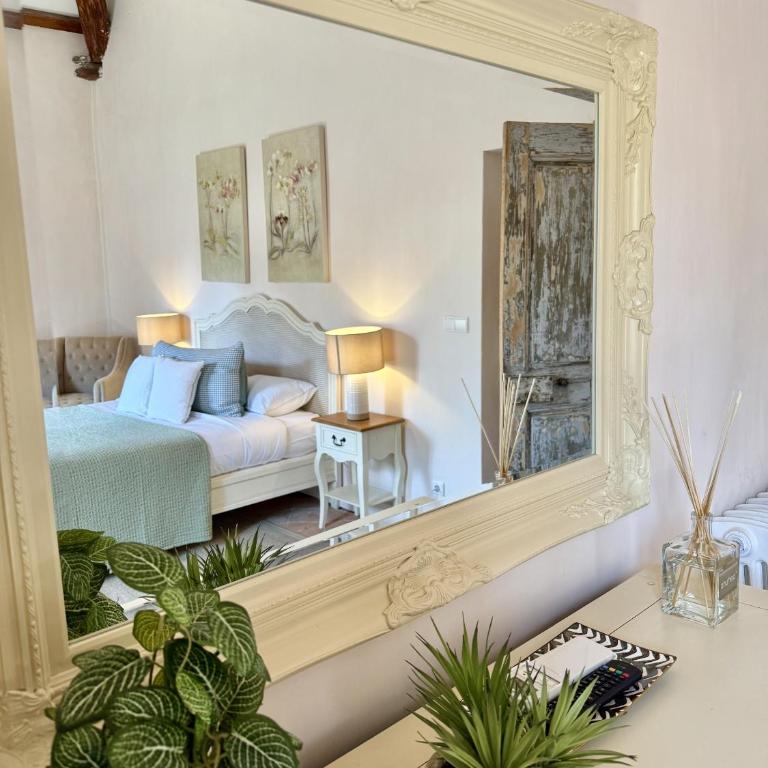 Château Saint Perret - Chambre Lit King-Size - Vue sur Jardin - 8