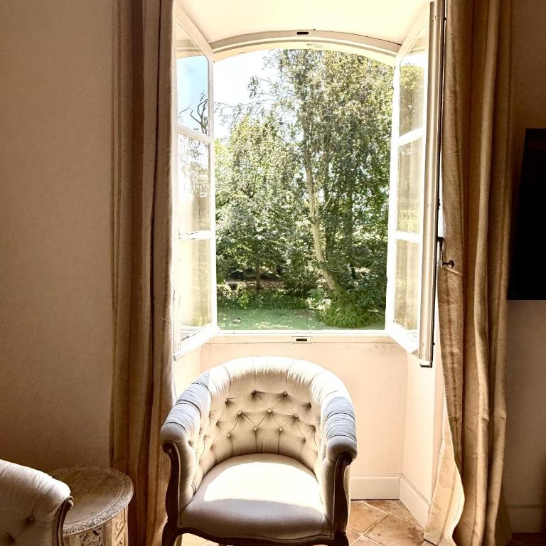 Château Saint Perret - Chambre Lit King-Size - Vue sur Jardin - 9