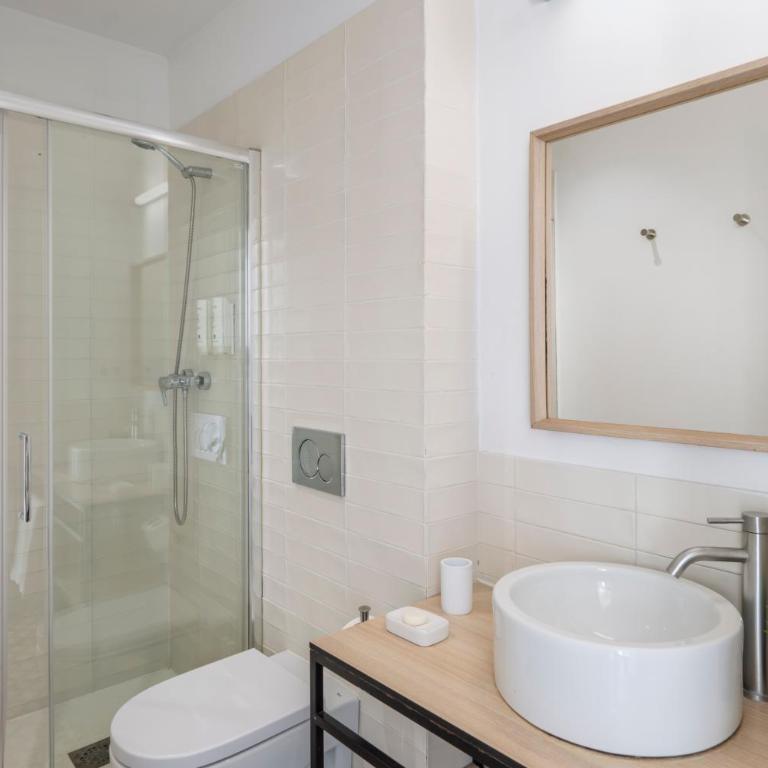 Aspasios Poble Nou Apartments - Three-Bedroom Apartment - 14