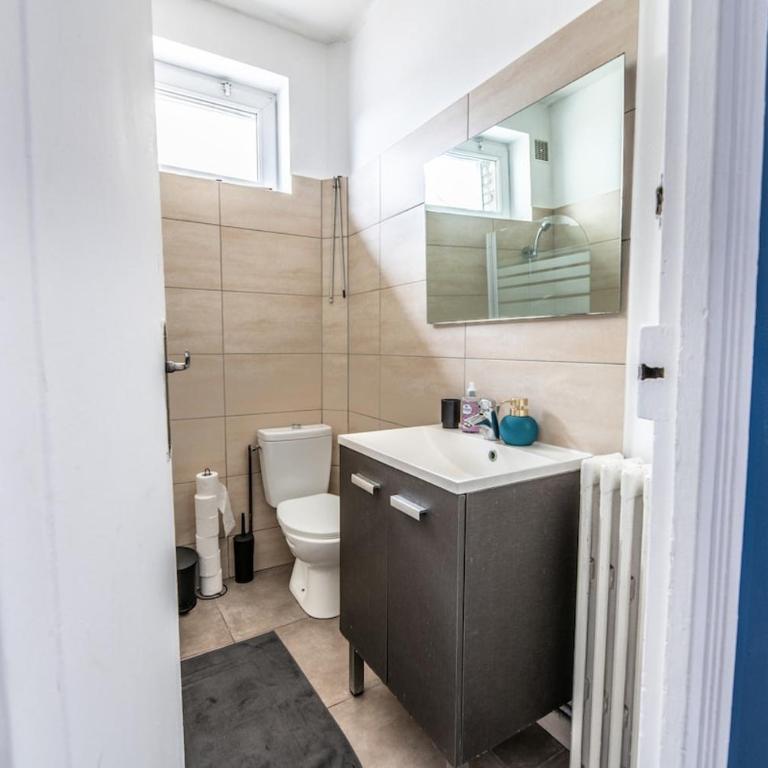 Marine comfort T3 cozy city center WiFi & Netflix - Two-Bedroom Apartment - 6