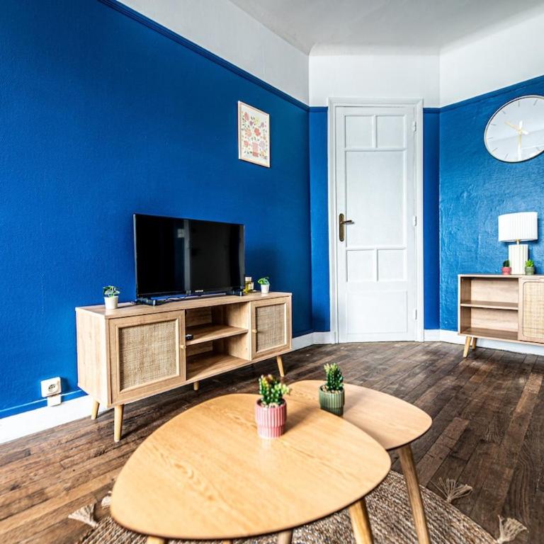 Marine comfort T3 cozy city center WiFi & Netflix - Two-Bedroom Apartment - 8