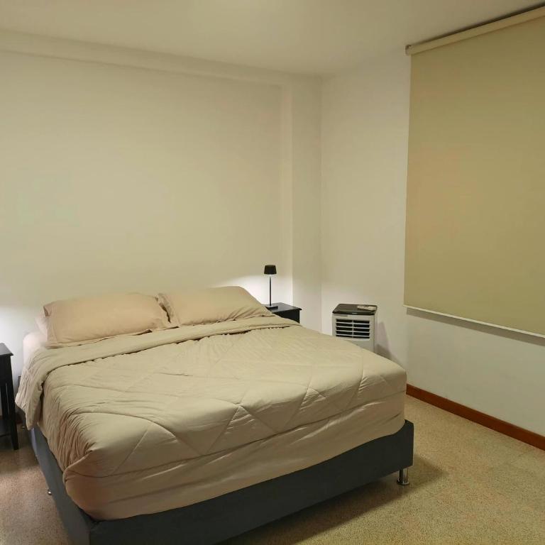 Apartamento Renovado 2 Habitaciones en la mejor zona del Centro de Caracas Cerca de las clínicas de San Bernardino y del Sambil Candelaria con Agua y Ascensor operativo - Two-Bedroom Standard Apartment - 12