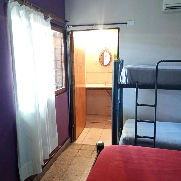 Hostel Trotamundos - Habitación Familiar con baño privado - 3