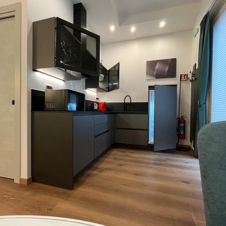 Habemus Loft -The Circle raffinato ed esclusivo Art-loft open space nel cuore storico pedonale di Trieste - Appartamento con 1 Camera da Letto - 7