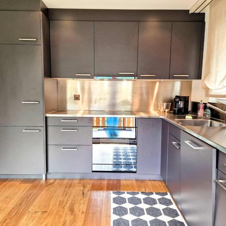 Cornelia 1 Ski-In-Out Stunning Views & Sleeps 8 - Apartment - 11