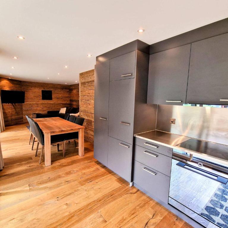 Cornelia 1 Ski-In-Out Stunning Views & Sleeps 8 - Apartment - 13