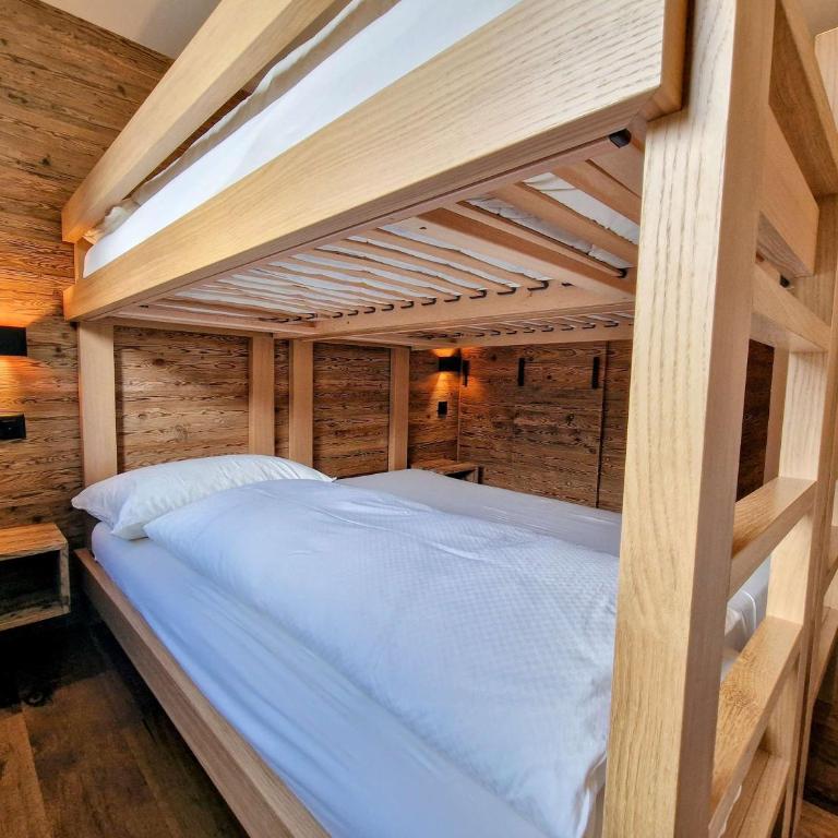 Cornelia 1 Ski-In-Out Stunning Views & Sleeps 8 - Apartment - 26