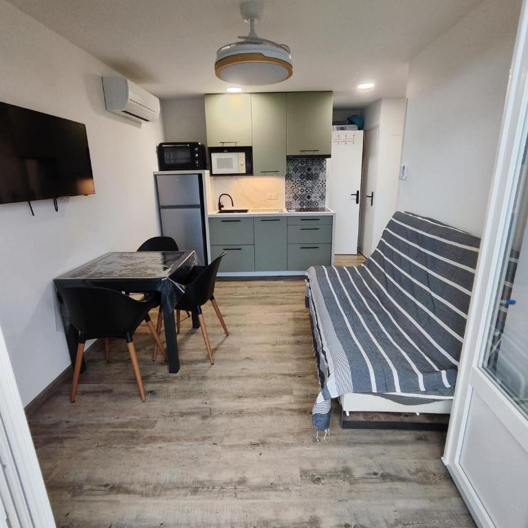 joli T2 150 mètres de la plage - Apartamento de 1 dormitorio - 1