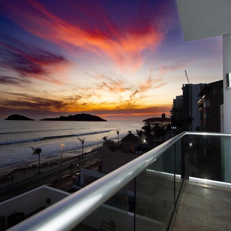 Coral Island Beach View Hotel - Double Room with Ocean View - 8