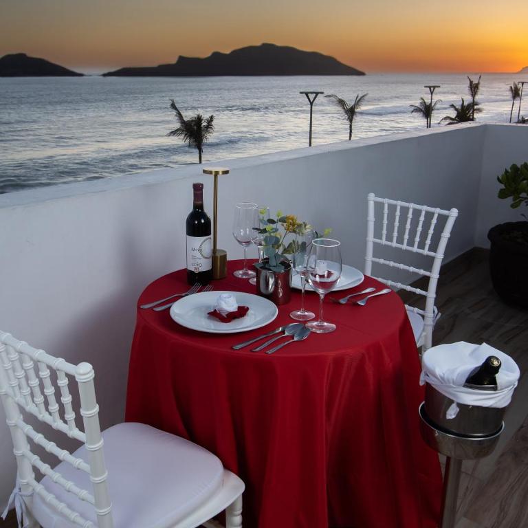 Coral Island Beach View Hotel - Queen Suite with Spa Bath - 7