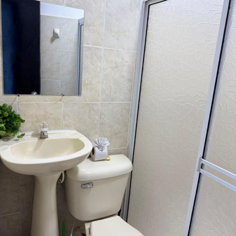 Arenamar Hotel Rodadero - Family Room with Private Bathroom - 4