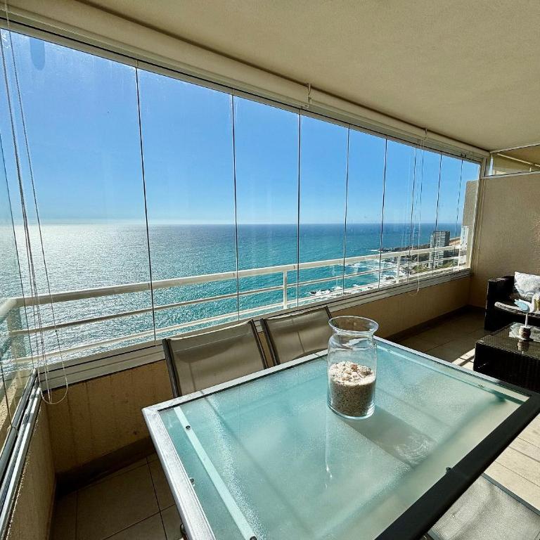 Spacious Apartment with Stunning Ocean Views - Apartment - 1